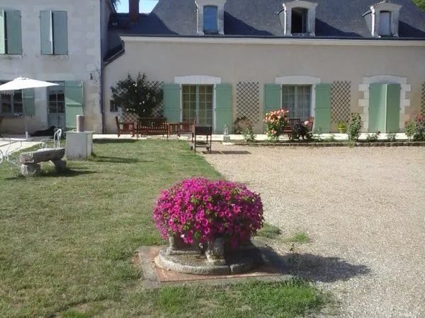 VALLIÈRES-LES-GRANDES - Demeure d'exception des XVIIe et XVIIIe siècles avec piscine et parc paysage