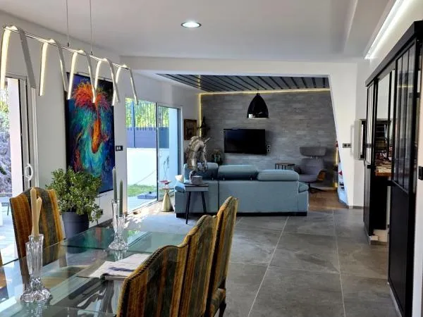 Coup de coeur ! Magnifique villa contemporaine de 136 m² et garage/dépendance de 125 m² - Chambaron-