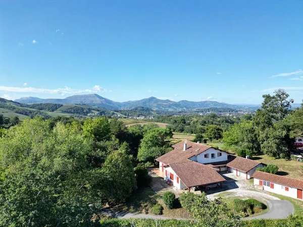 Maison 9 pièces 251 m²
