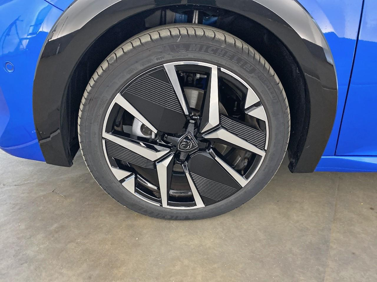 Peugeot 208 hybrid 145 ch e-dcs6 gt — photo 11