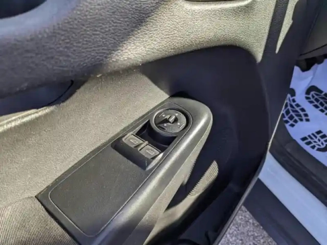 Ford Transit Courier 1.0e 100ch stop&amp;start trend — photo 11