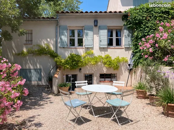 Studio meublé indépendant dans propriété de charme