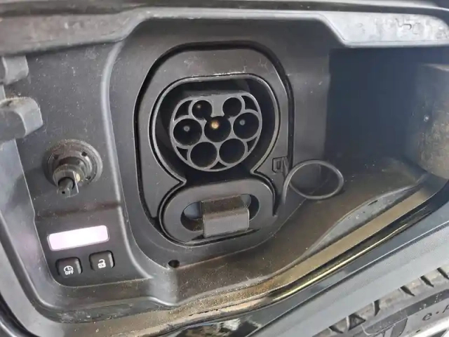 Renault Megane e-tech ev60 130ch super charge — photo 33
