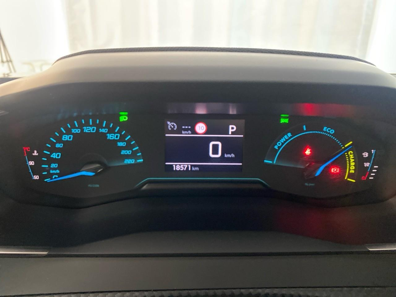 Peugeot 2008 hybrid 145 ch e-dcs6 style — photo 13