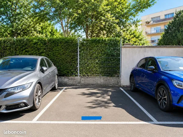 Place de parking sécurisée à Versailles - 85 /mois CC