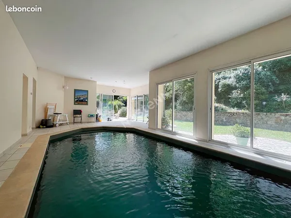 Maison 8 pièces 243 m²