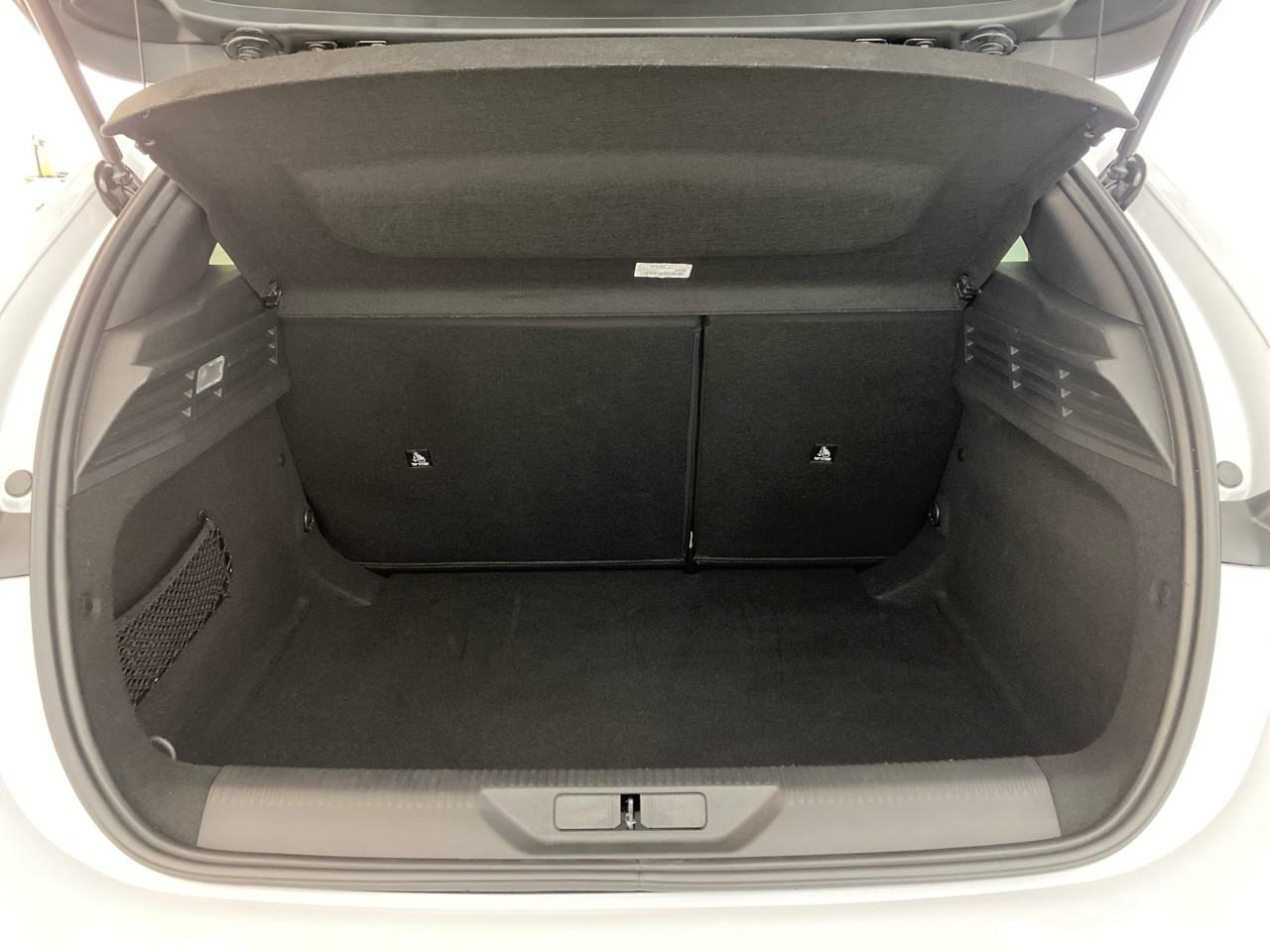 Peugeot 308 hybrid 145 e-dcs6 allure — photo 6