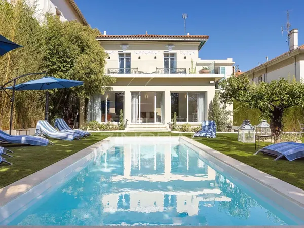 Maison 6 pièces 276 m²