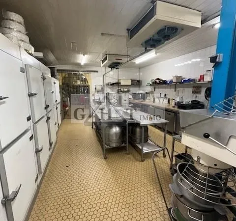 Local traiteur 590 m²