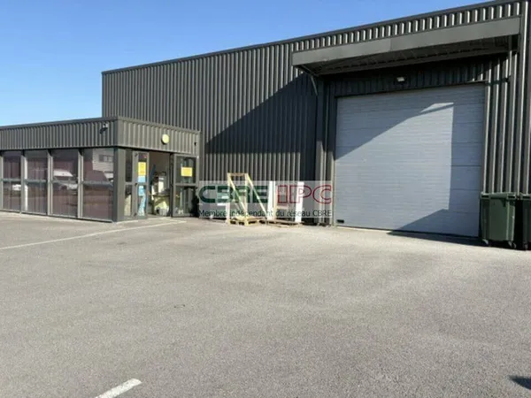 Local d'activité 306 m²