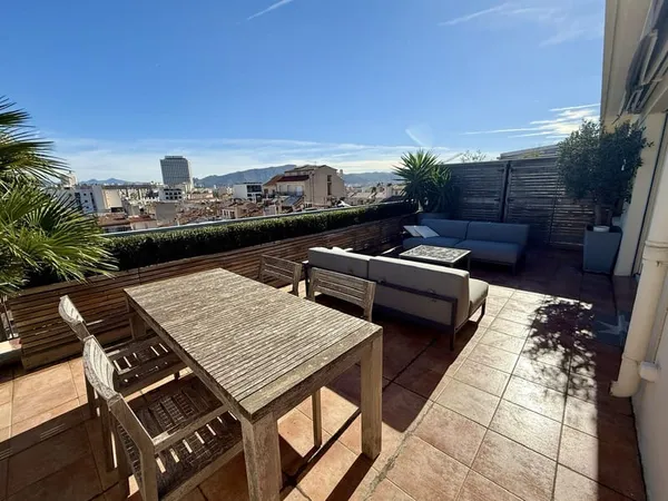 13006 MAGNIFIQUE T3 DE 82 M2 AU DERNIER ÉTAGE PLUS TERRAS