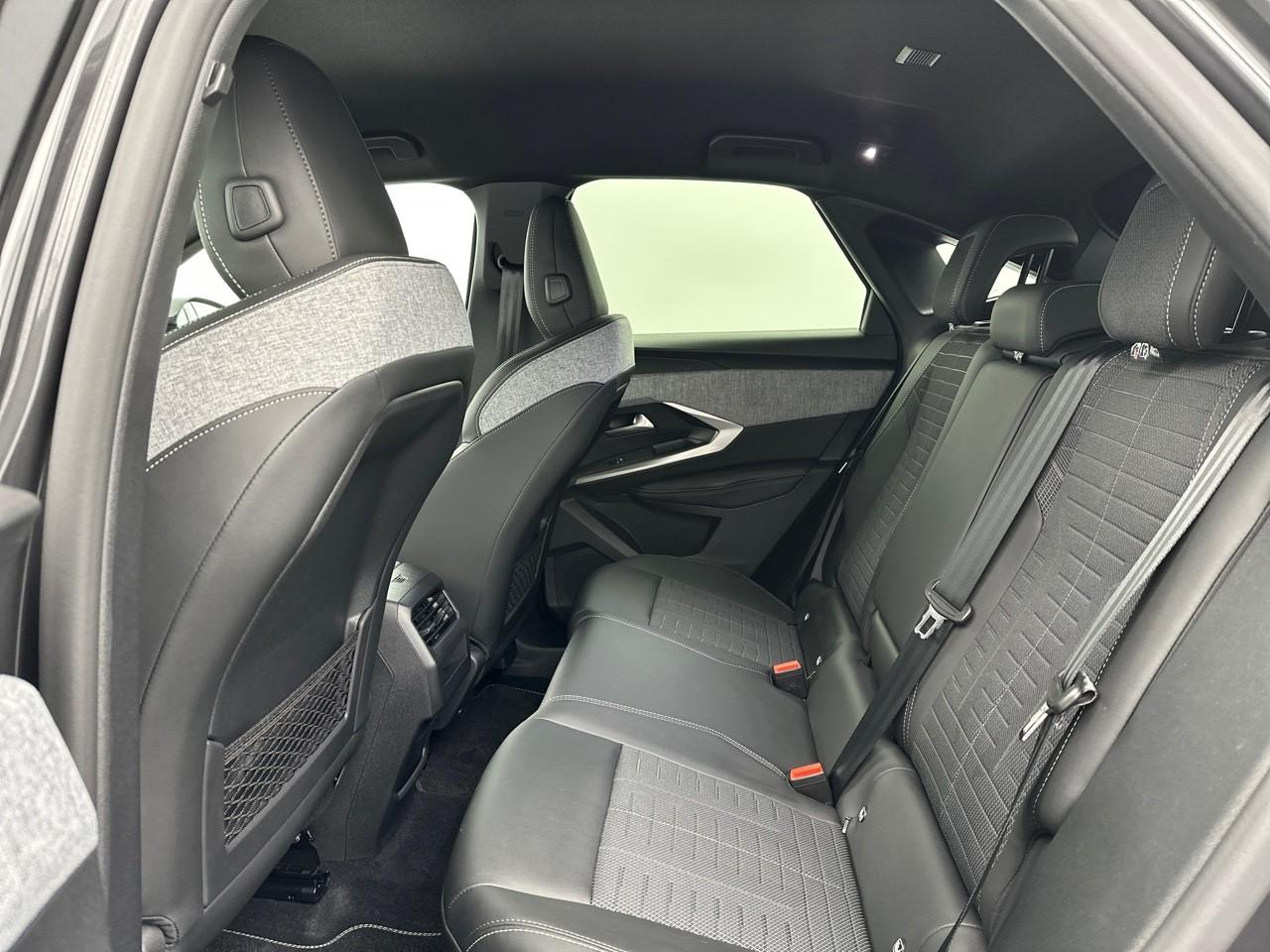 Peugeot 3008 hybrid 145 e-dcs6 gt — photo 13