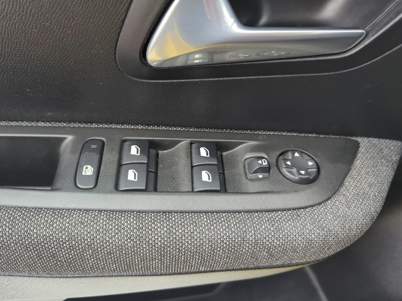 Peugeot 208 puretech 75 s&s bvm5 style — photo 28