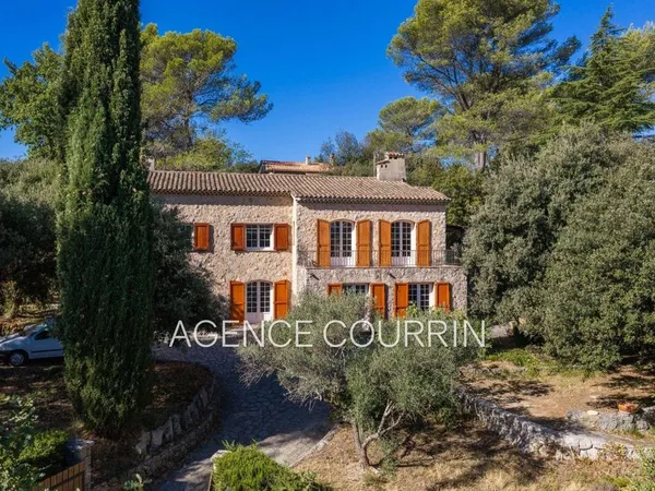 Villa 6 pièces 225 m²