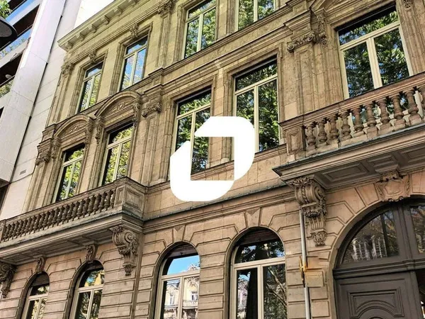 Bureau 215 m²