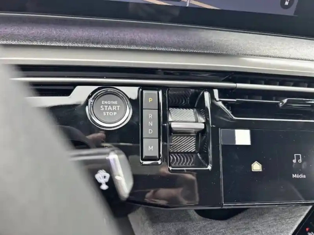 Peugeot 3008 hybrid 145 e-dcs6 — photo 14