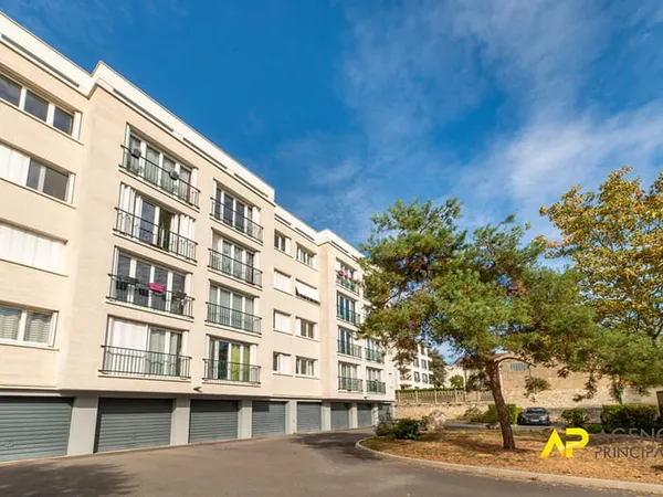Appartement 3 pièces au dernier étage à Colombes - Calme et lumineux