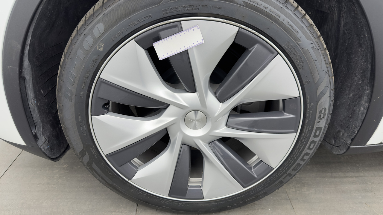 Tesla MODEL Y Standard RWD — photo 37