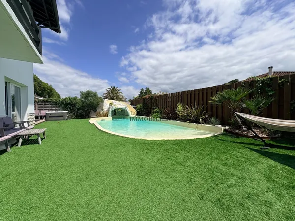 Maison 9 pièces 300 m²