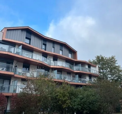 T3 de 58 m² avec terrasse, box et parking, résidence récente, Décines