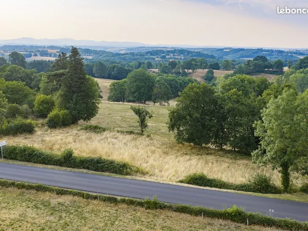 Terrain 2390 m² PLEAUX