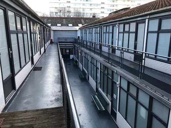 Local professionnel 9 pièces 17 m²