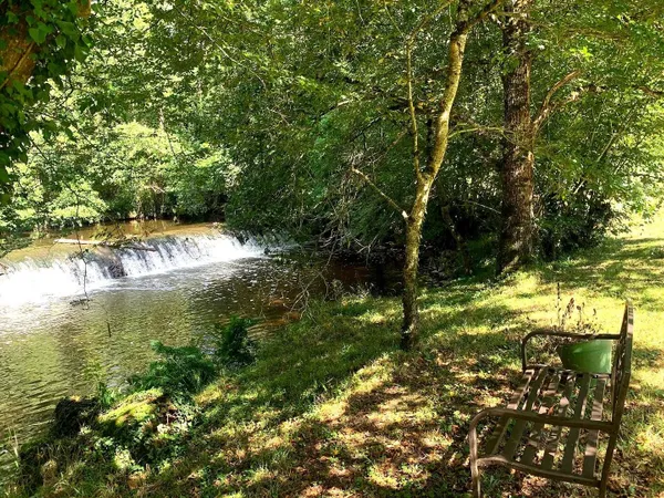Maison de campagne avec rivière au calme à St Martin le Mault