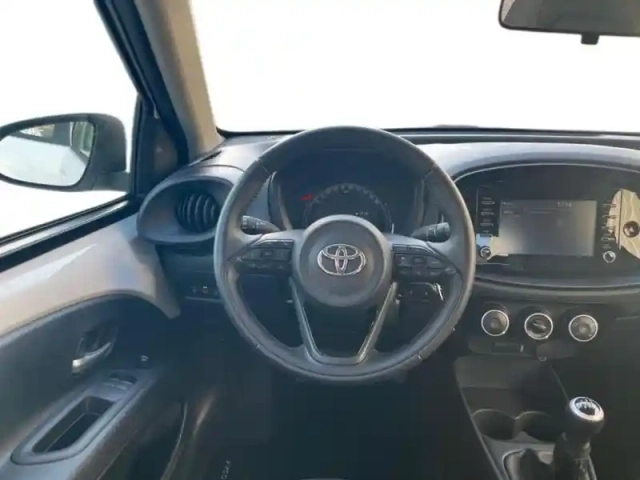 Toyota Aygo x 1.0 vvt-i 72ch dynamic — photo 11