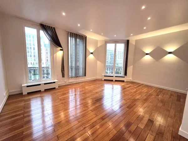 Bureau 3 pièces 77 m²