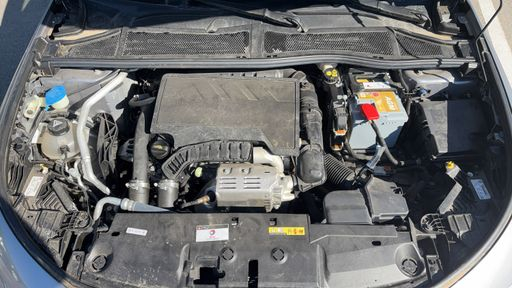 Peugeot 308 1.2 PureTech 130 EAT8 - Business – 2023 – 15167 km – Essence – Boîte Automatique — photo 35