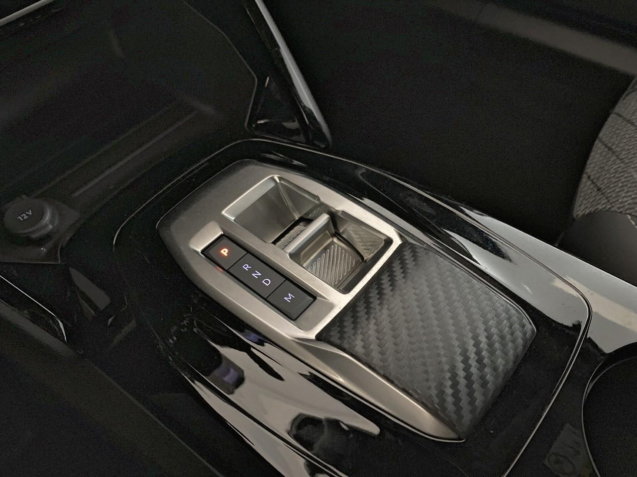 Peugeot 2008 hybrid 145 ch e-dcs6 allure — photo 18