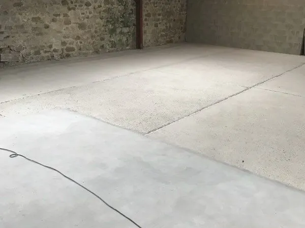 Places de stationnement et box de stockage dans garage