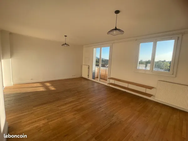 Appartement T3 tassin Horloge