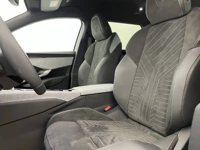 Peugeot 5008 hybrid 145 e-dcs6 — photo 14