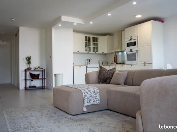 Bel appartement T4 de 98 m² refait à neuf - Vendu meublé - Emplacement idéal Échirolles
