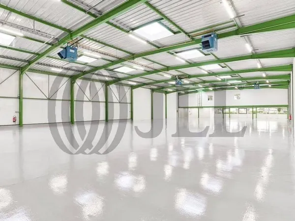 Local d'activité 2003 m²