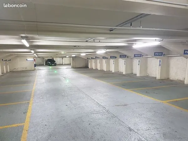Grand Parking Galeries Lafayette disponible immediatement
