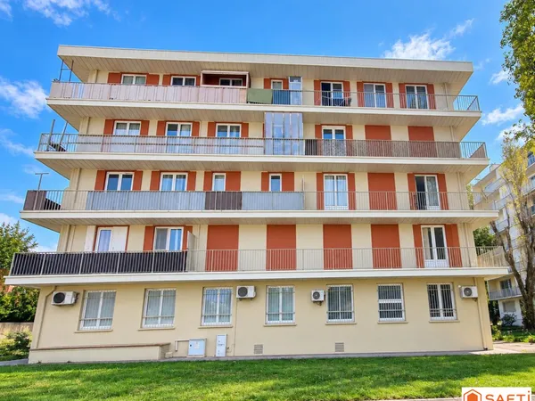 Appartement T5 avec balcon au 1er étage