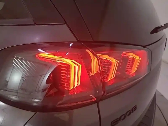 Peugeot 5008 bluehdi 180ch s&amp;s eat8 — photo 29