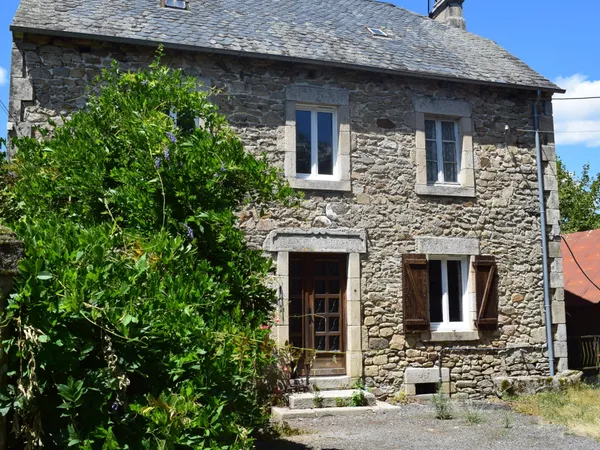 MAISON DES ANNÉES 1900 AVEC GRANGE ET PORCHERIE