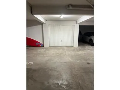 Place de stationnement ou box de stockage