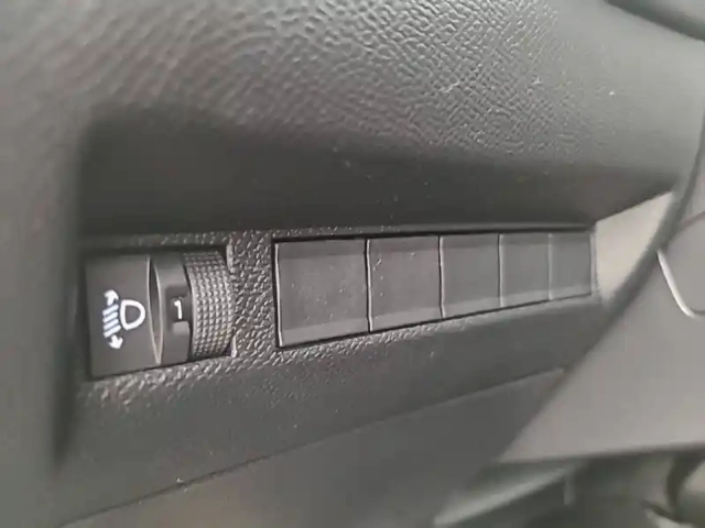 Peugeot 208 hybrid 100 e-dcs6 — photo 25
