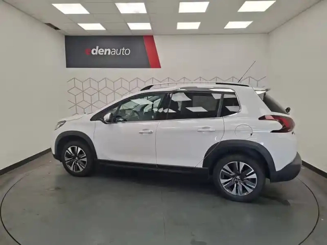 Peugeot 2008 1.2 puretech 110ch s&amp;s bvm5 — photo 6