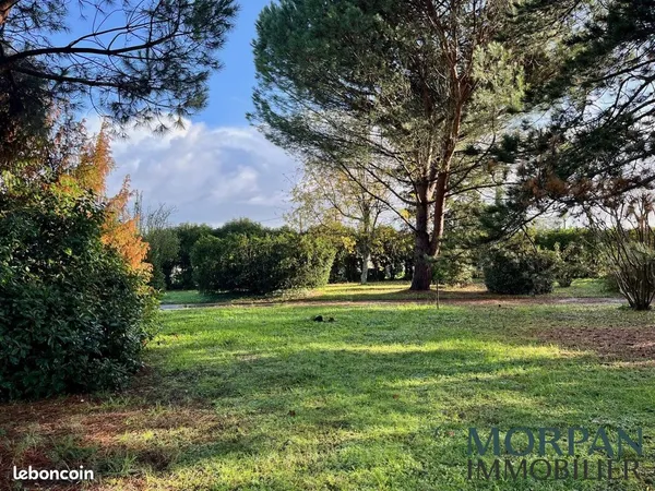 Terrain 600 m² Arbanats