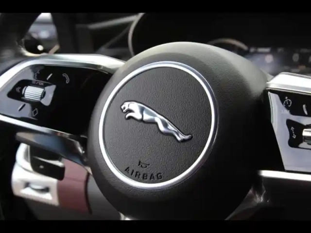 Jaguar E-Pace p300e phev 309ch r-dynamic s — photo 30