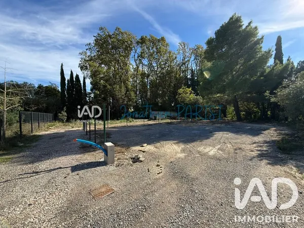 Terrain 740 m²