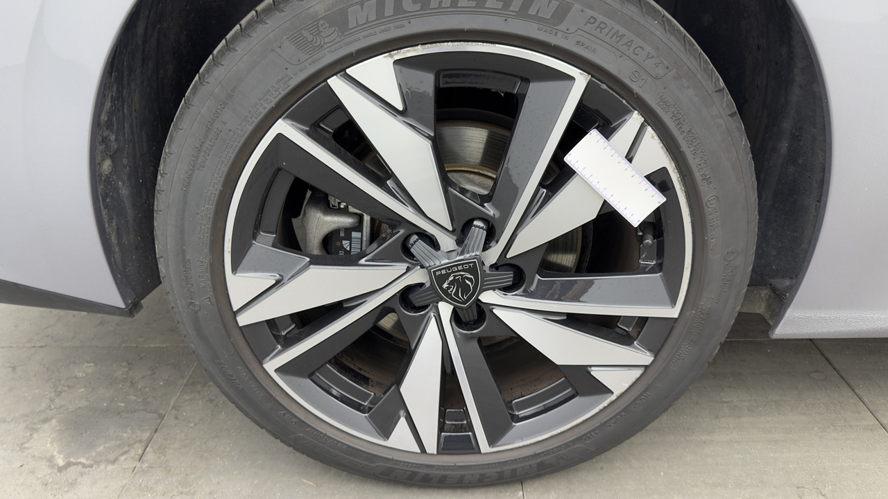 Peugeot 308 SW PHEV 180 e-EAT8 — photo 38