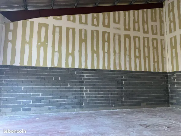 Local d’activité et entrepôt Location Odos  168m² 900€