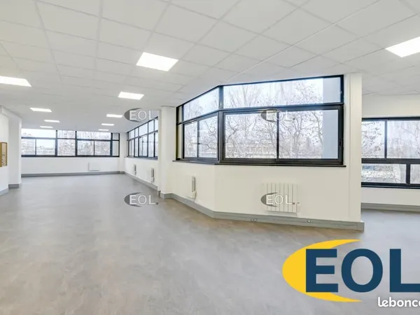 Local bureaux 1 319 m²