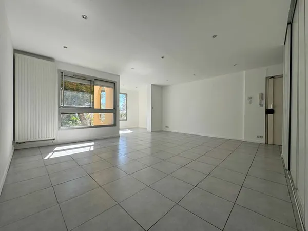Domaine Saint jean limite 13011/13012 appartement type 4 avec stationnement